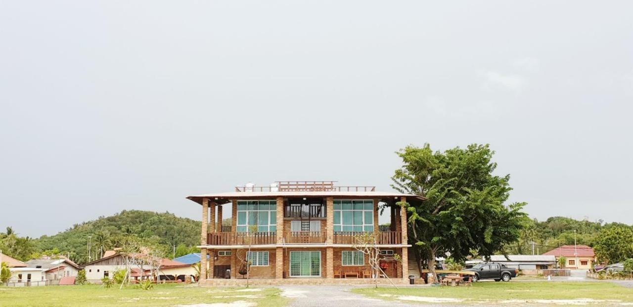 Ombak Deru Lodge Marang Exterior photo